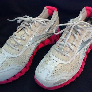Reebok Zigtech, Zigfuel pink-soled running shoes